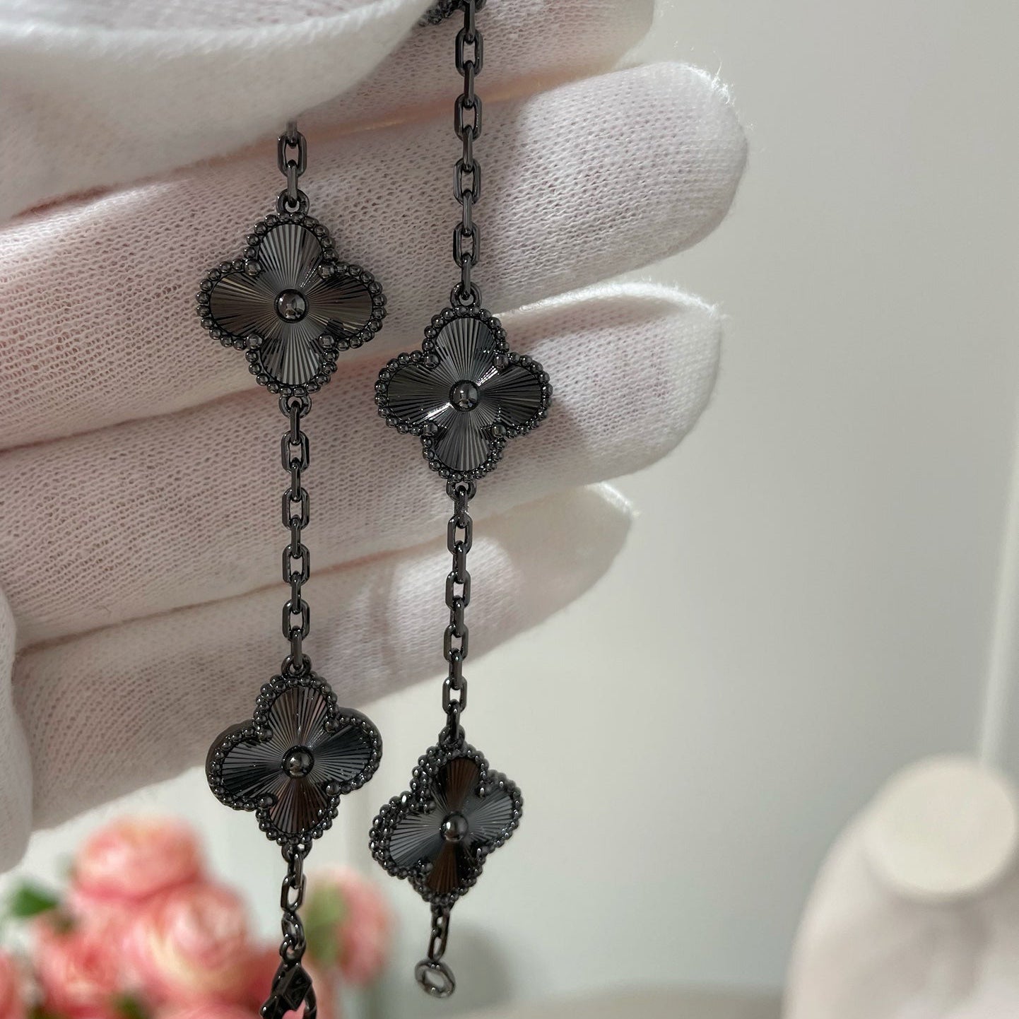 PULSERA DIANA TRÉBOL 5 MOTIVOS NEGRA