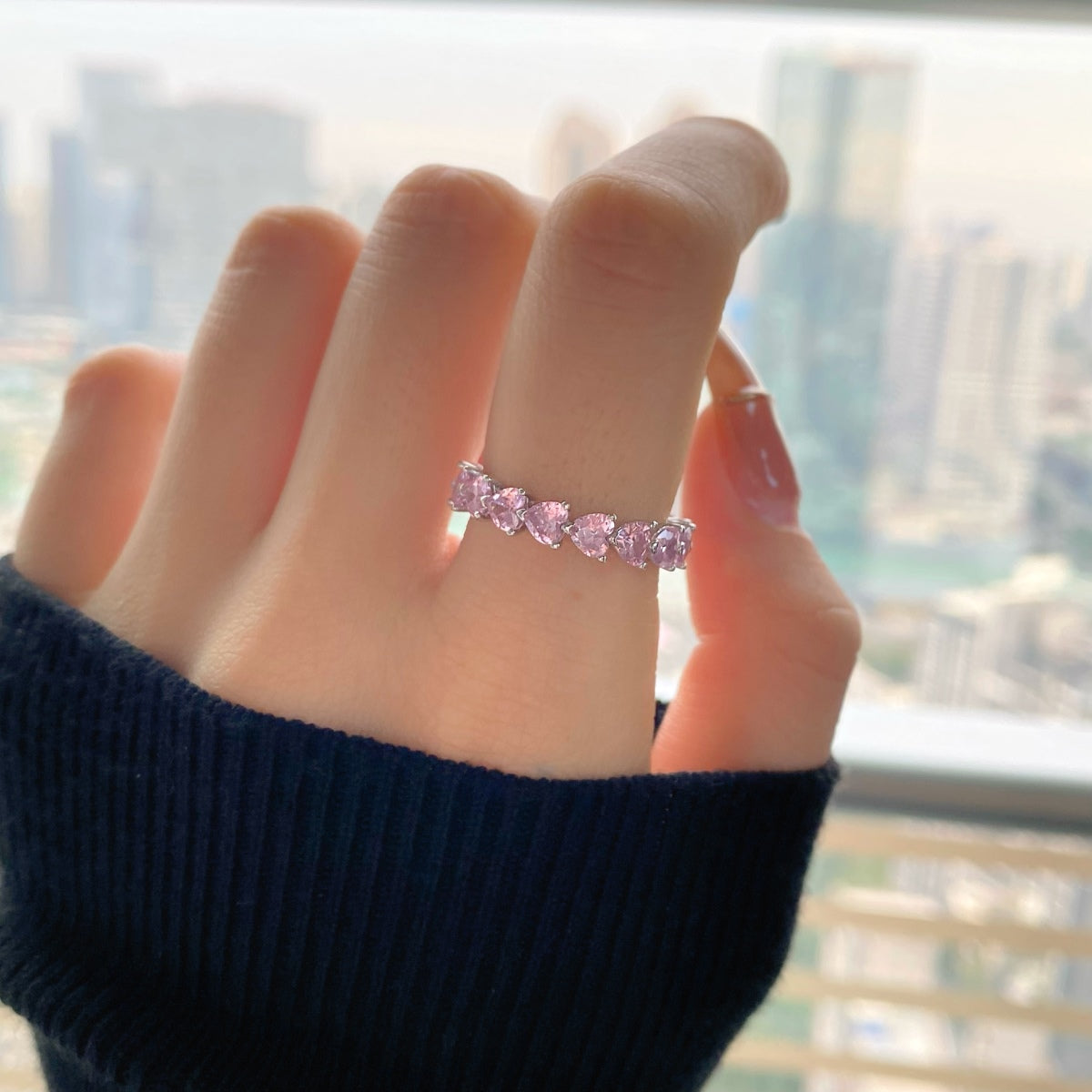 Anillo de amor con corte de corazón de 0,25 quilates y romance radiante