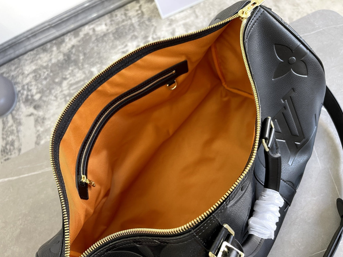 KEEPALL 45 BANDOULIERE MONOGRAMME EMPREINTE GÉANT