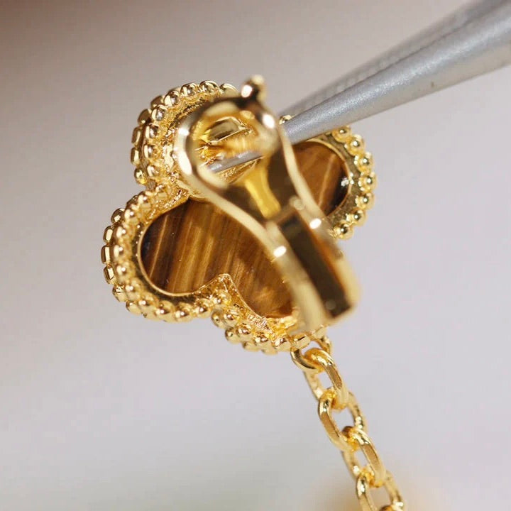 PENDIENTES DE CORNALINA CON OJO DE TIGRE Y 2 MOTIVOS DE TRÉBOL DE DIANA