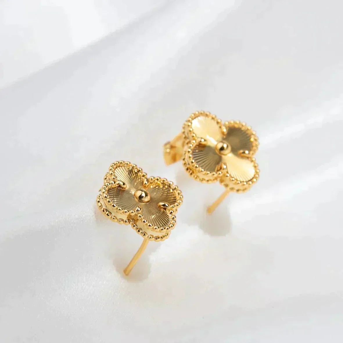 DIANA CLOVER MEDIUM 1 MOTIFS LASER EARRINGS