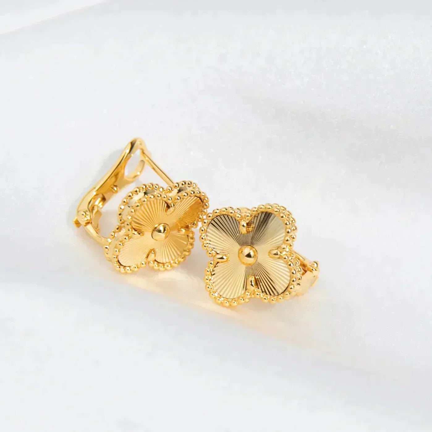 DIANA CLOVER MEDIUM 1 MOTIFS LASER EARRINGS