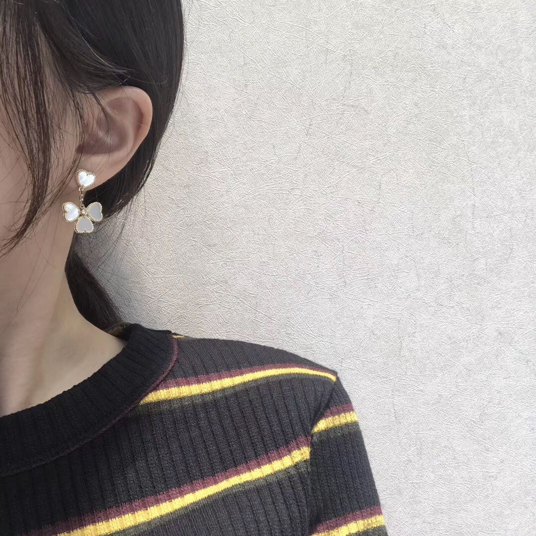 DIANA CLOVER SWEET WHITE MOP EARRINGS