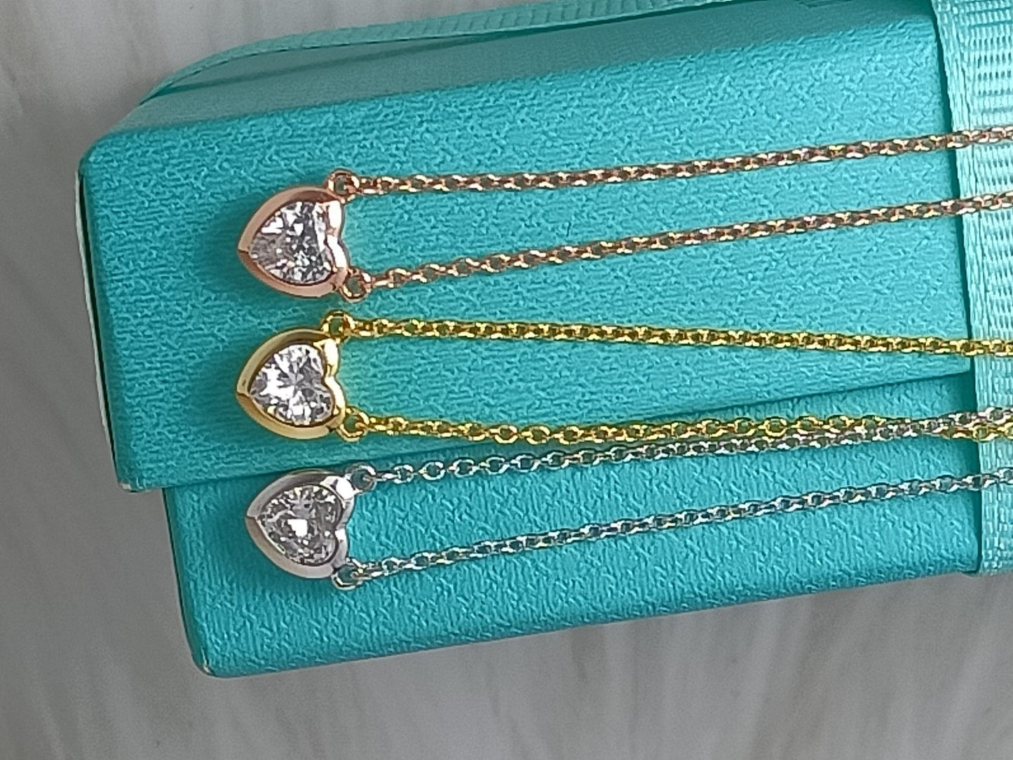 COLLAR DE CORAZÓN CON DIAMANTES GRANDES