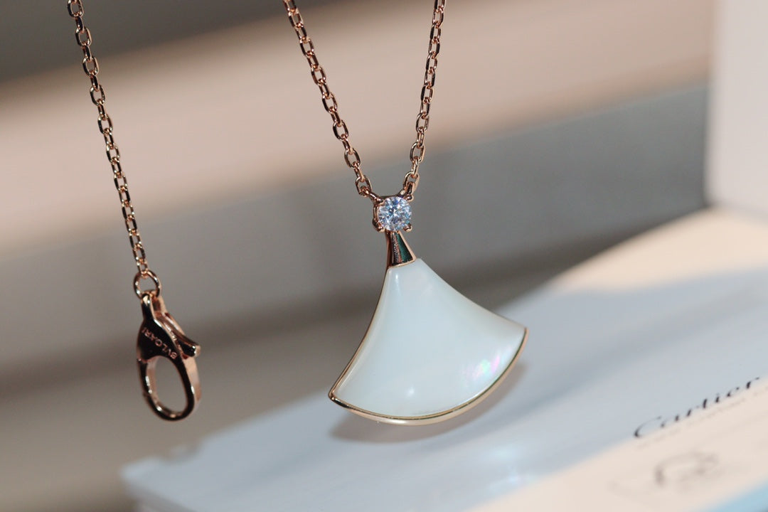 DIANA DREAM NECKLACE WHITE MOP PINK GOLD 1 DIAMOND