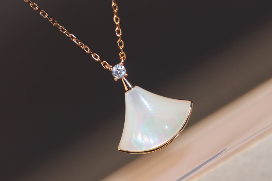 DIANA DREAM NECKLACE WHITE MOP PINK GOLD 1 DIAMOND