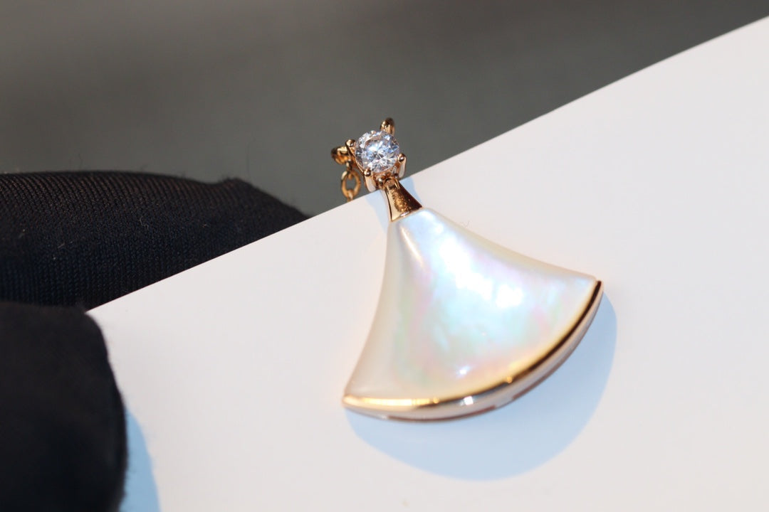 DIANA DREAM NECKLACE WHITE MOP PINK GOLD 1 DIAMOND