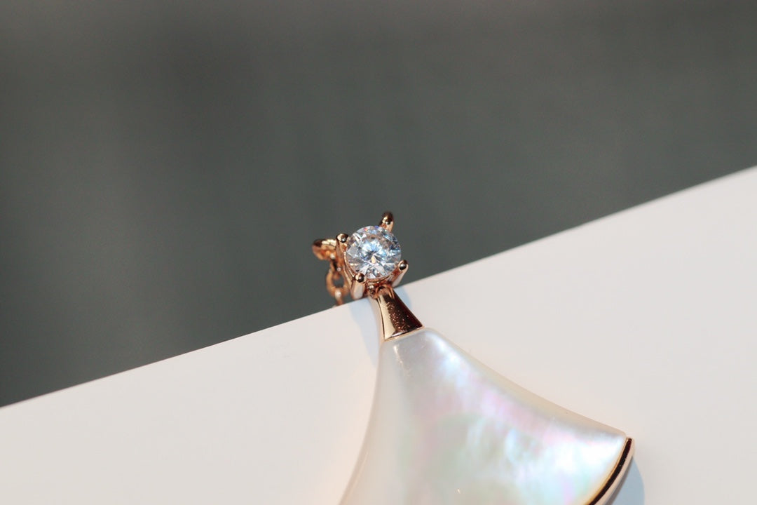 DIANA DREAM NECKLACE WHITE MOP PINK GOLD 1 DIAMOND
