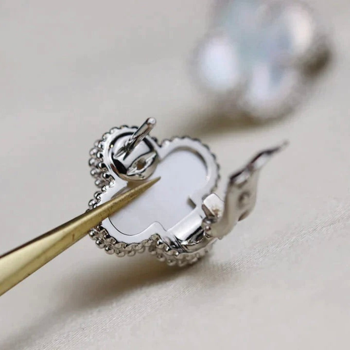 DIANA CLOVER MEDIUM 1 MOTIFS WHITE MOP EARRINGS SILVER