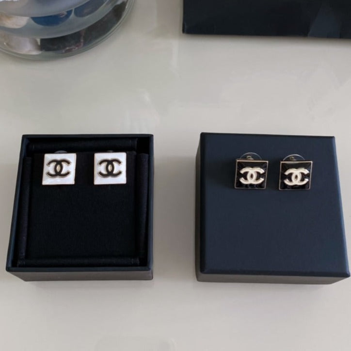 PENDIENTES DE BOTON CUADRADOS DOBLE C