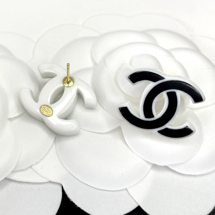 BOUCLES D'OREILLES EN CÉRAMIQUE DOUBLE C