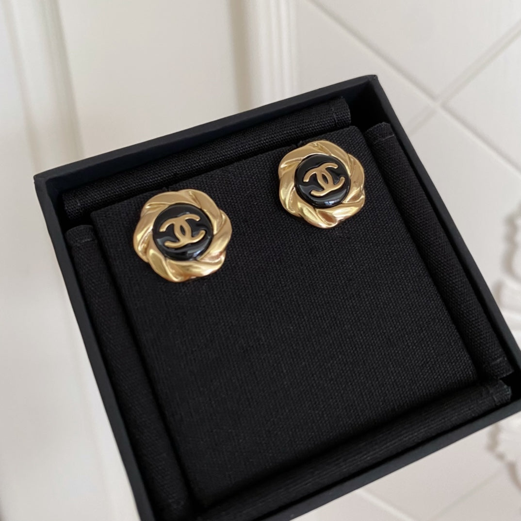 PENDIENTES MINI DOBLE C DE ORO Y NEGRO