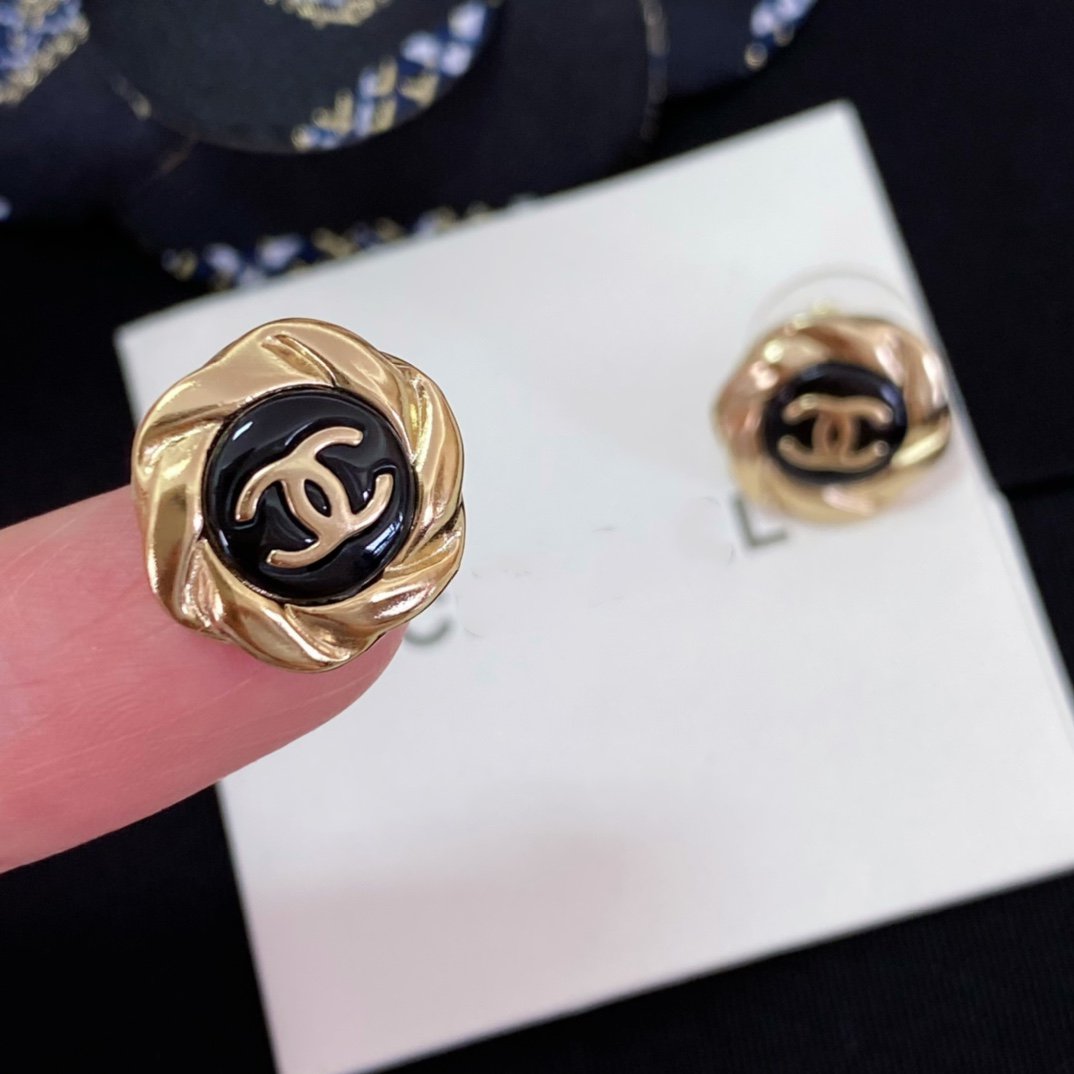 PENDIENTES MINI DOBLE C DE ORO Y NEGRO
