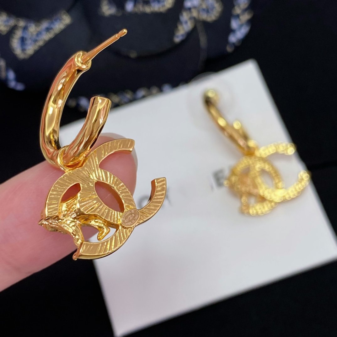 PENDIENTES DE TIGRE DE ORO CON GOTA DOBLE C