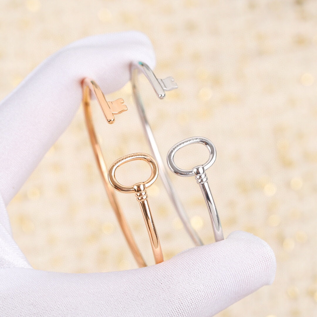 BRACELET OVALE À FIL CLE