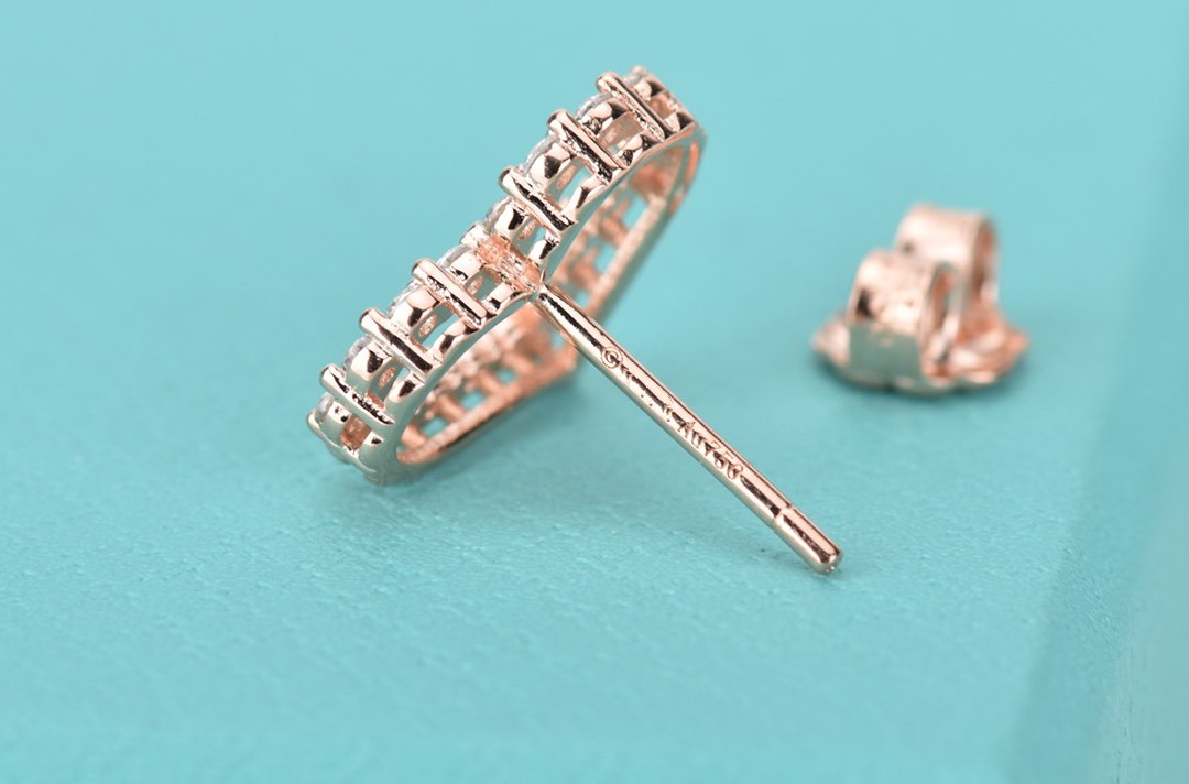 BOUCLES D'OREILLES À CLOUS EN DIAMANT À CŒUR OUVERT