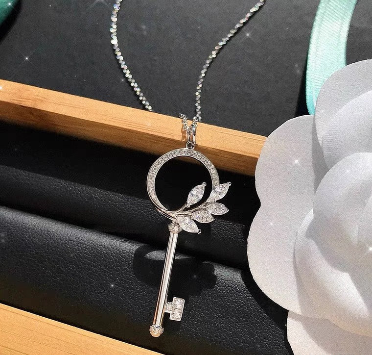 COLLIER CLÉ CERCLE DE VIGNE EN OR ROSE VICTORIA DIAMOND