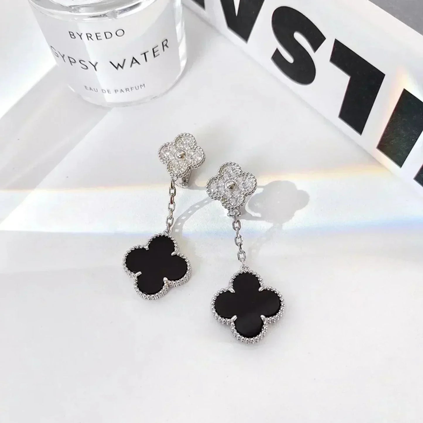 DIANA CLOVER 2 MOTIFS DIAMOND ONYX EARRINGS SILVER