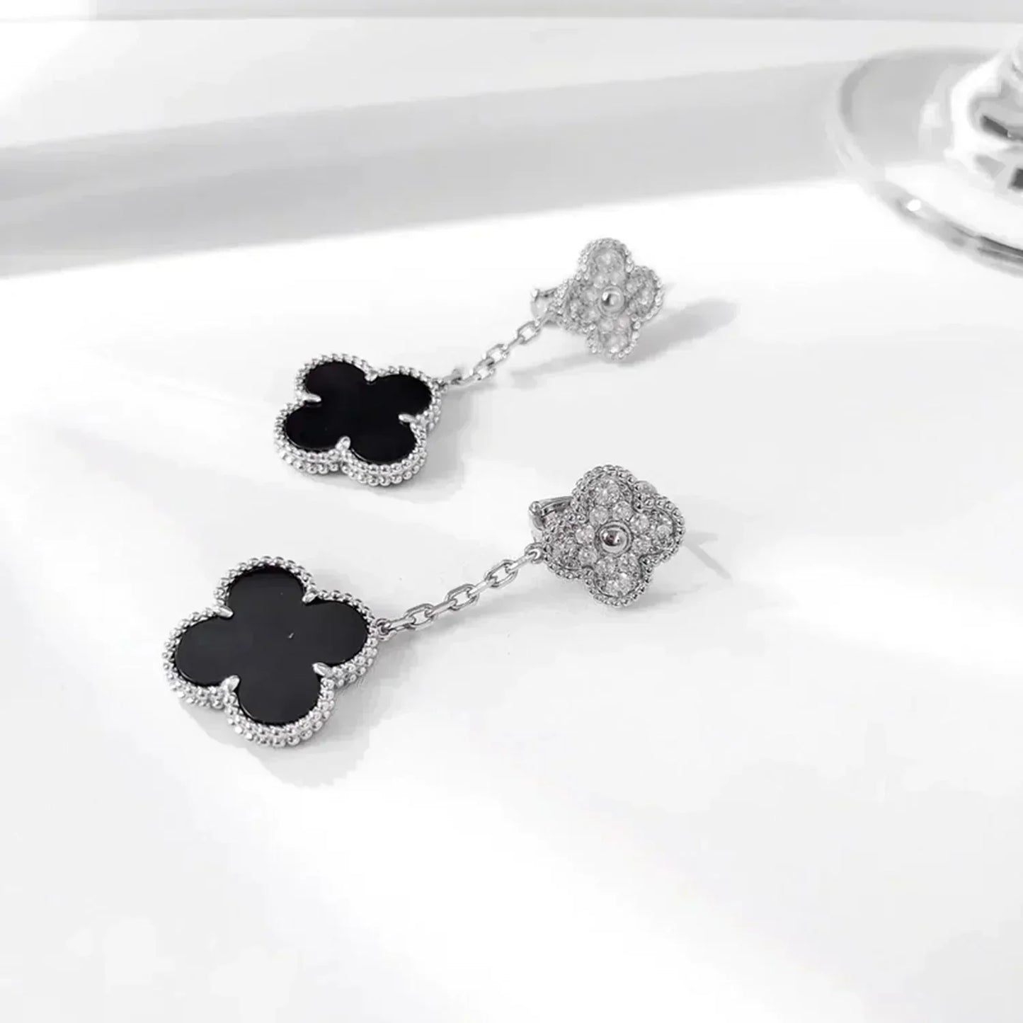 DIANA CLOVER 2 MOTIFS DIAMOND ONYX EARRINGS SILVER