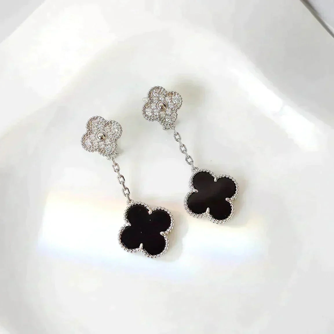 DIANA CLOVER 2 MOTIFS DIAMOND ONYX EARRINGS SILVER