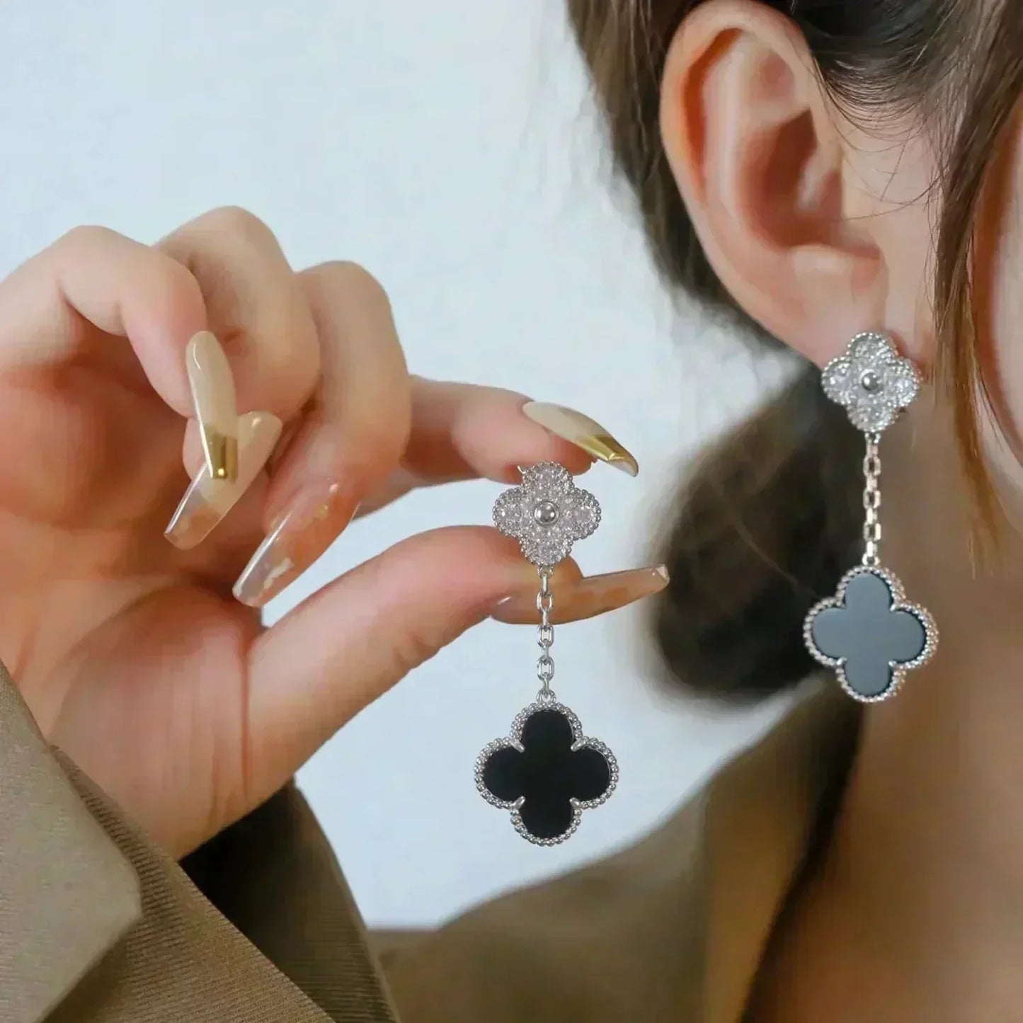 DIANA CLOVER 2 MOTIFS DIAMOND ONYX EARRINGS SILVER