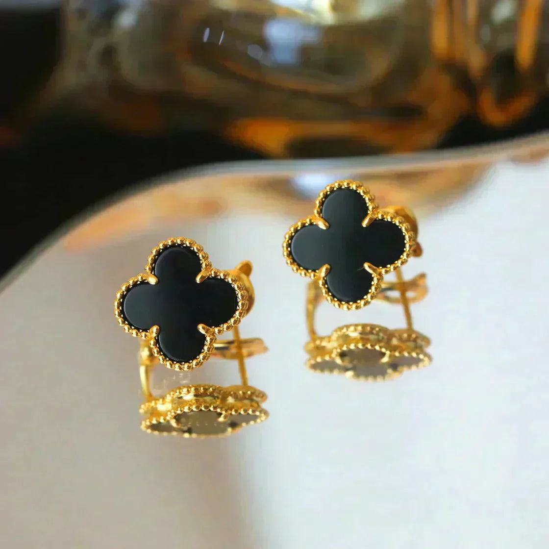 DIANA CLOVER MEDIUM 1 MOTIFS ONYX STUD EARRINGS