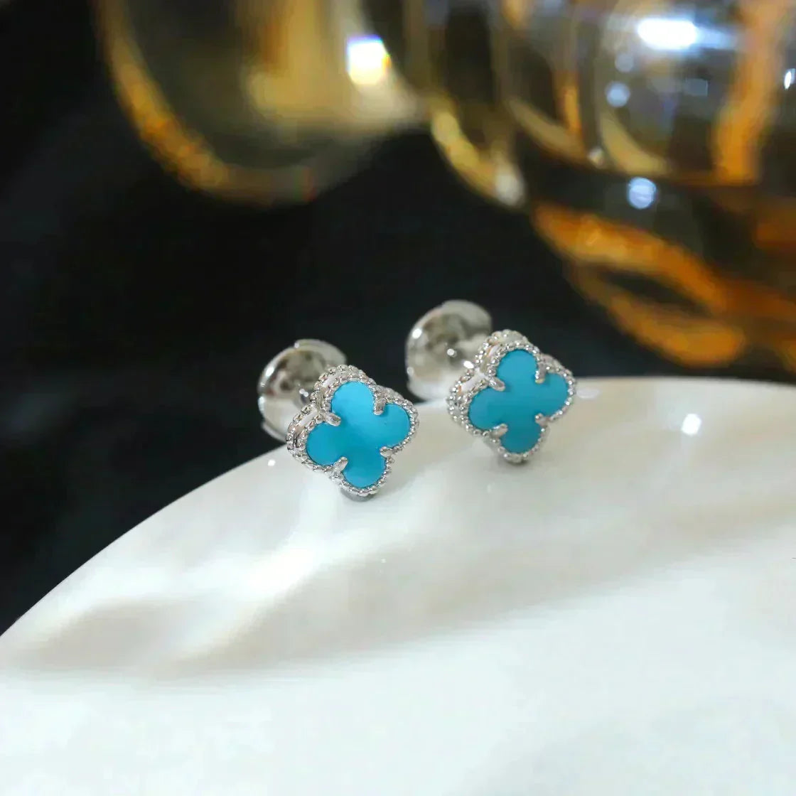 MINI PENDIENTES DE TÉ TRÉBOL DIANA DE 9,5 MM CON ÓNIX EN PLATA