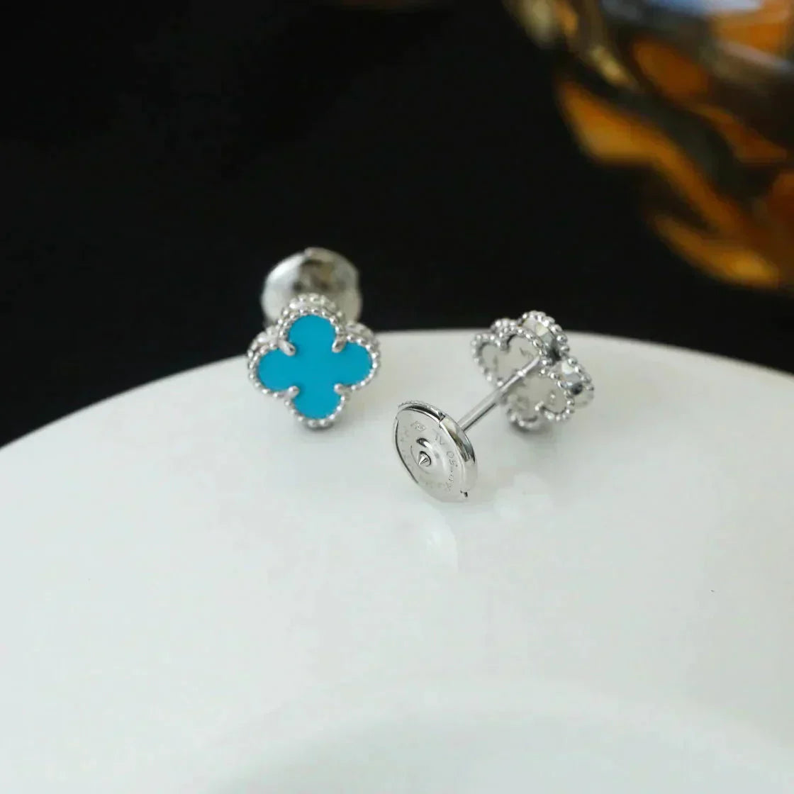 MINI PENDIENTES DE TÉ TRÉBOL DIANA DE 9,5 MM CON ÓNIX EN PLATA