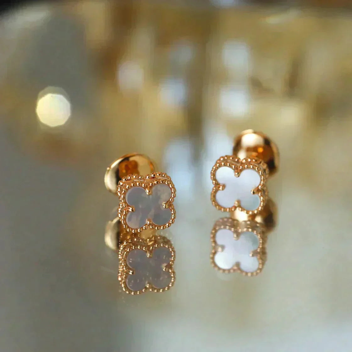 DIANA CLOVER MINI 9.5MM WHITE MOP EARRINGS