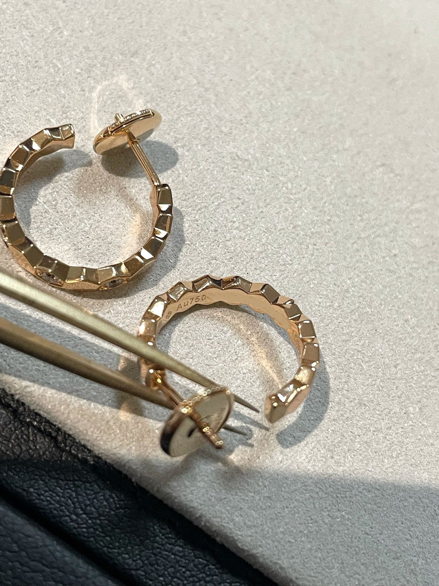 Anillo DIANA con diseño hueco de trébol de cuatro hojas en forma de flor