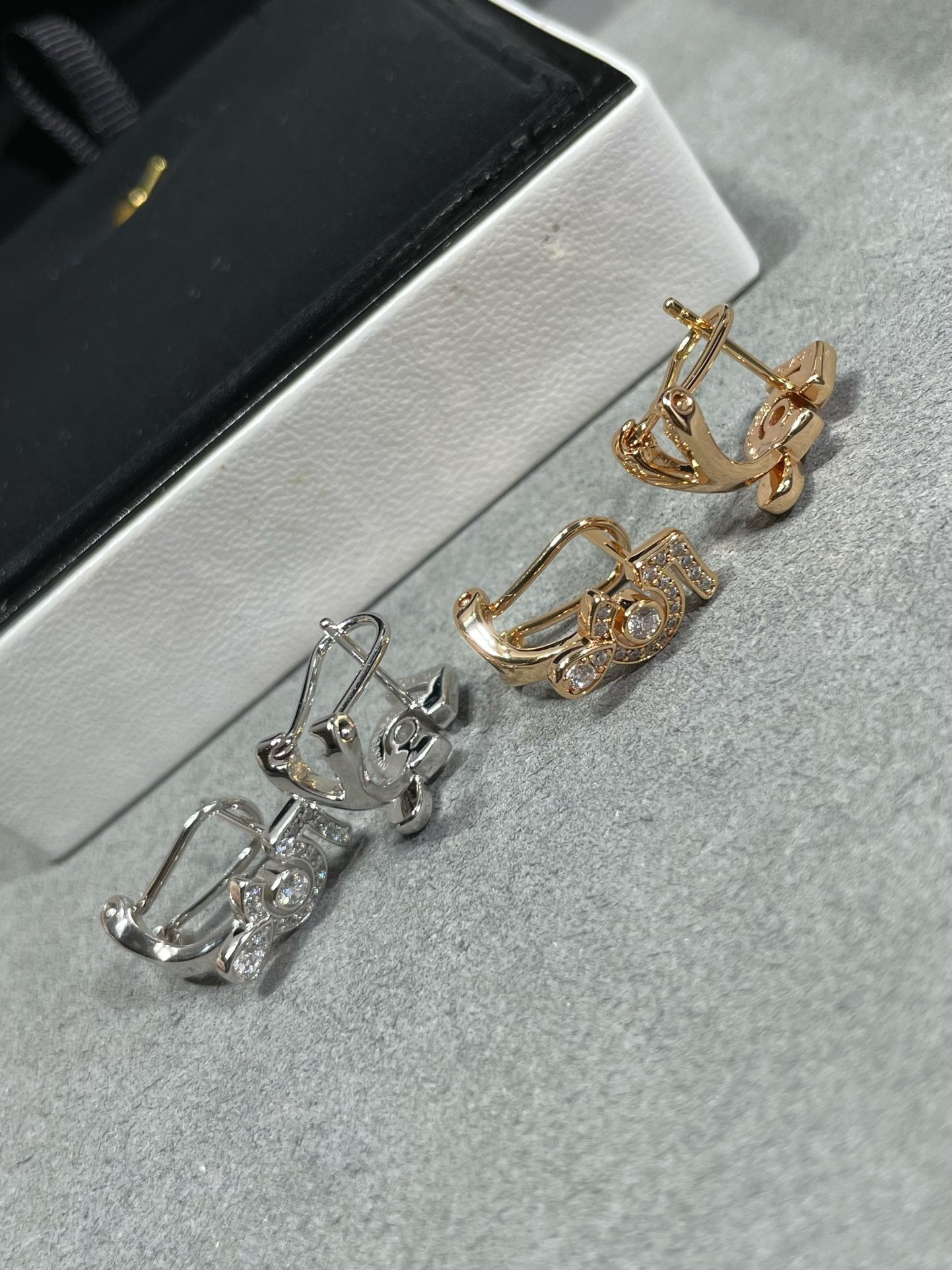 BOUCLES D'OREILLES À CLOUS EN DIAMANT NO5