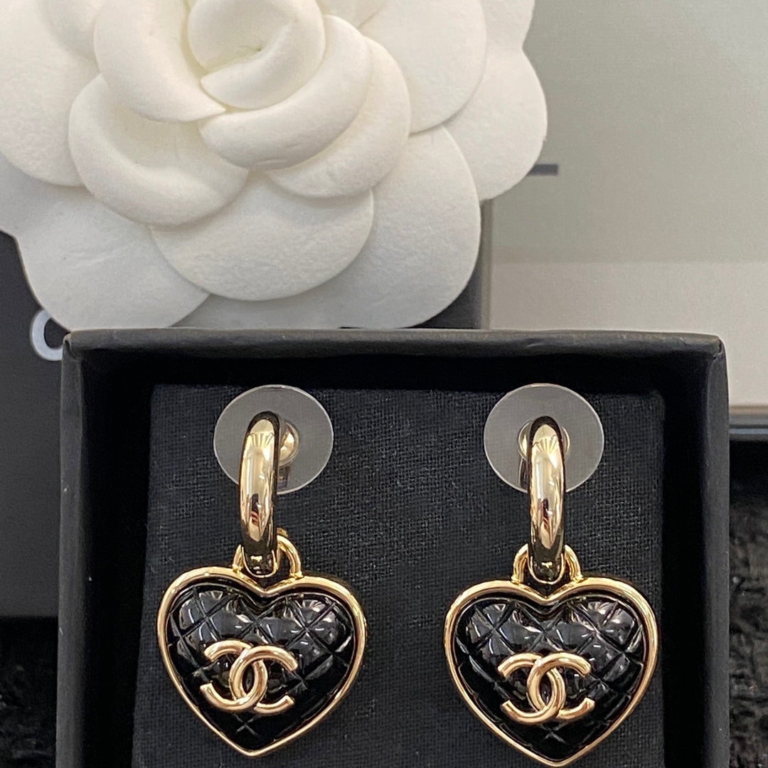 BOUCLES D'OREILLES PENDANTES MATELASSÉES HEART CC