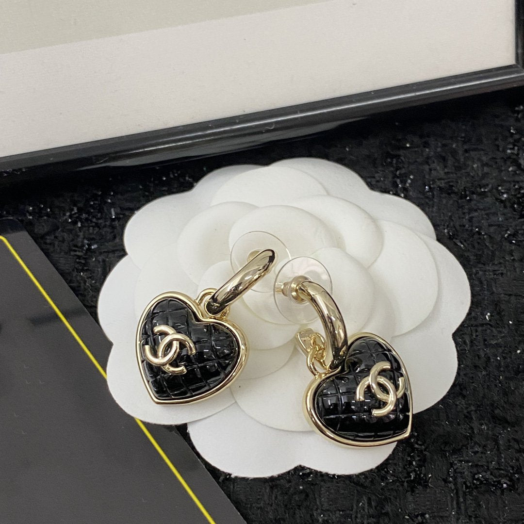 BOUCLES D'OREILLES PENDANTES MATELASSÉES HEART CC