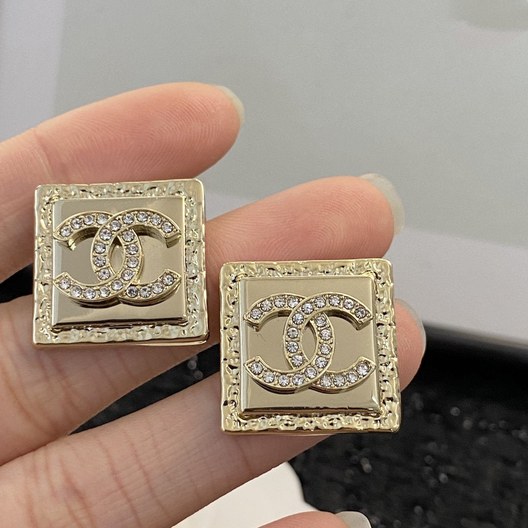 Boucles d'oreilles carrées en or rose et diamants CC