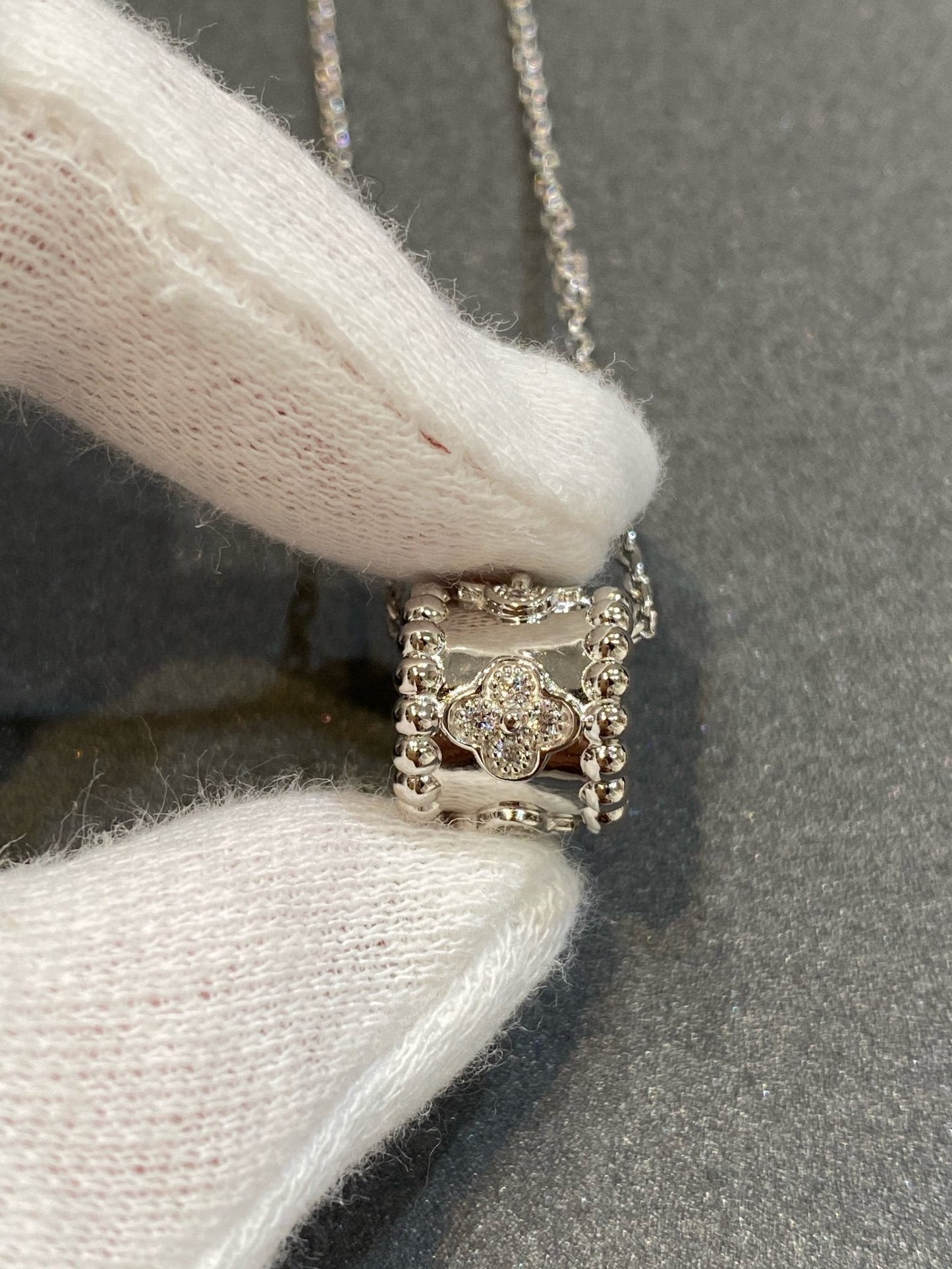 DIANA PERLEE PEDANT SIVLER DIAMOND NECKLACE