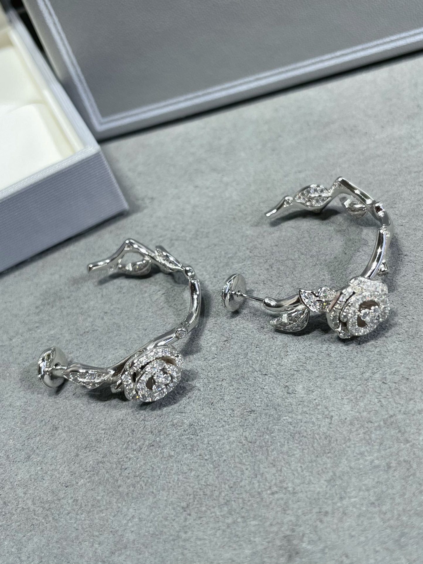 BOUCLES D'OREILLES ROSE BAGATELLE DIAMANT