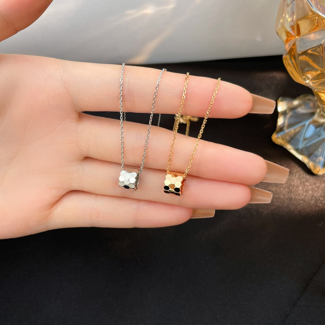 DIANA BEE MINI NECKLACE