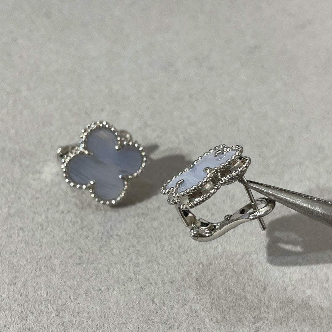 DIANA CLOVER CHALCEDONY SILVER STUD EARRINGS
