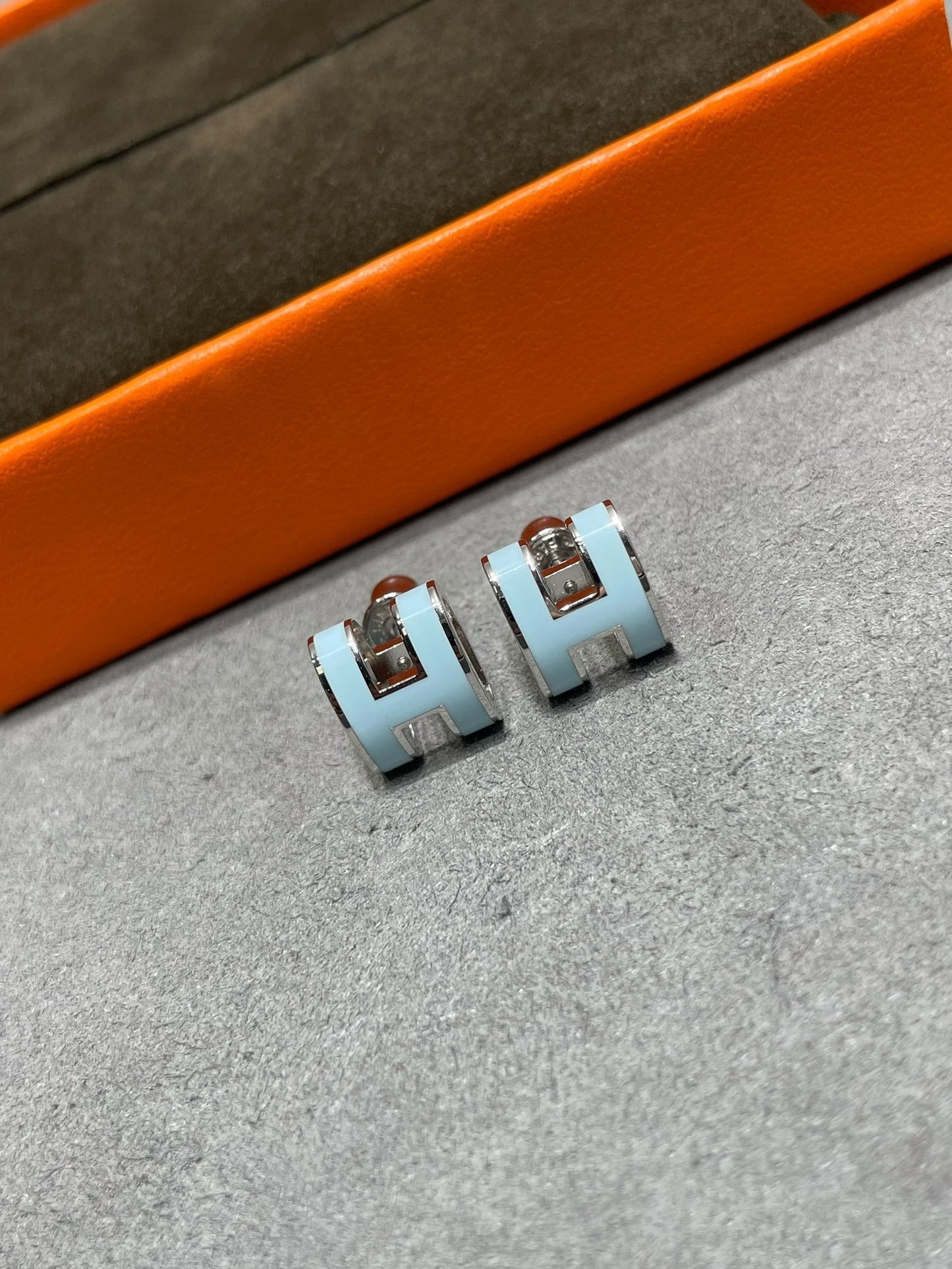 DIANA POP H SKY BLUE STUD EARRINGS