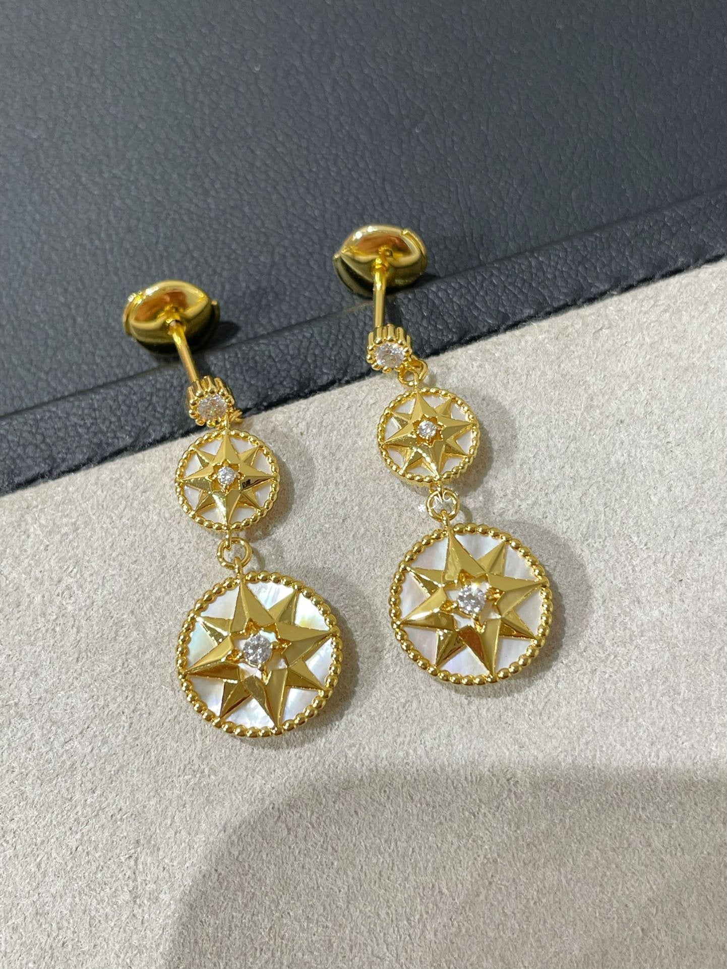 PENDIENTES GOTA LUCKY STAR DE ORO CON DIAMANTES Y 3 MOTIVOS