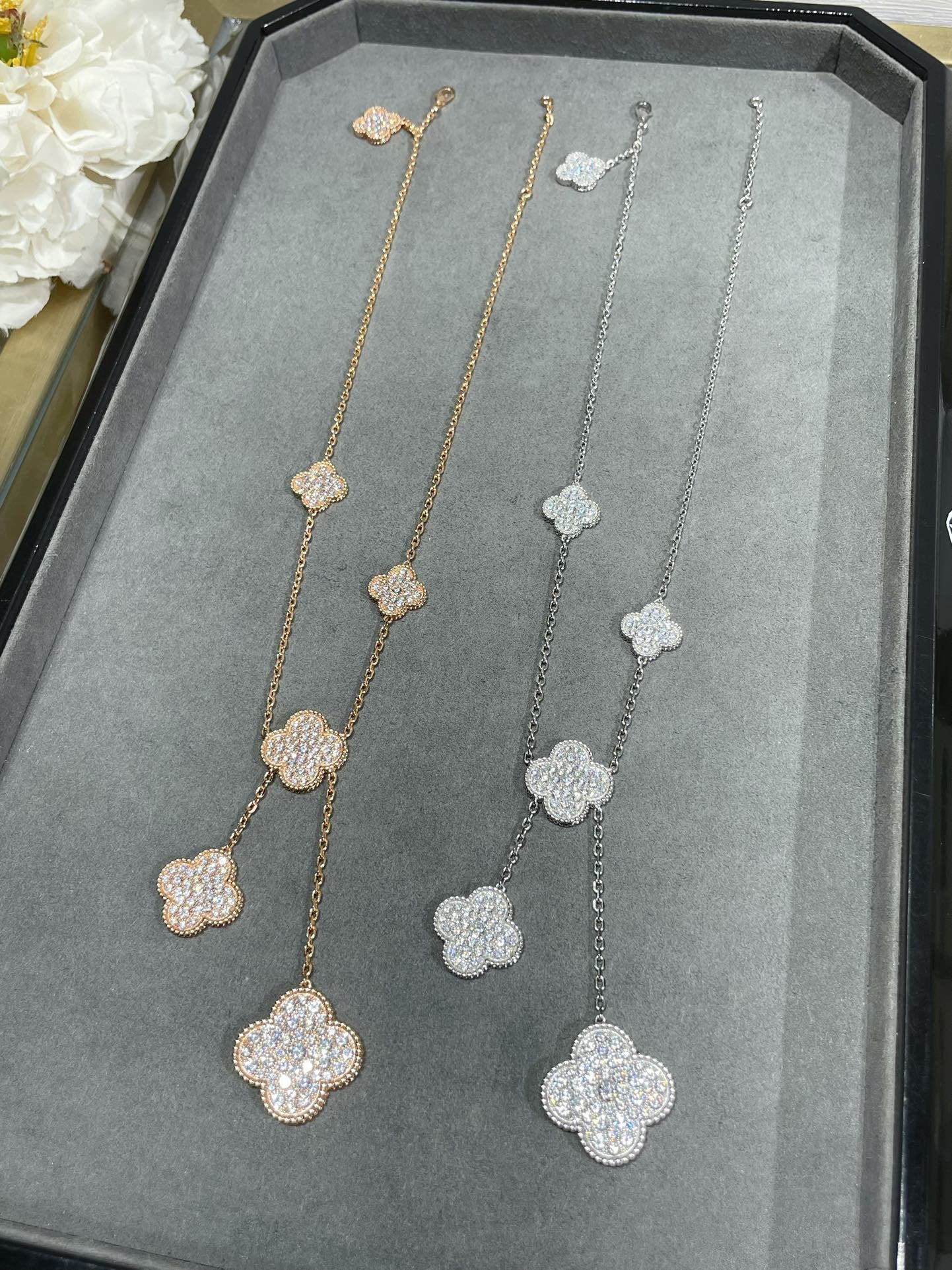 COLLAR DIANA CLOVER CON 6 MOTIVOS Y DIAMANTES PAVÉ