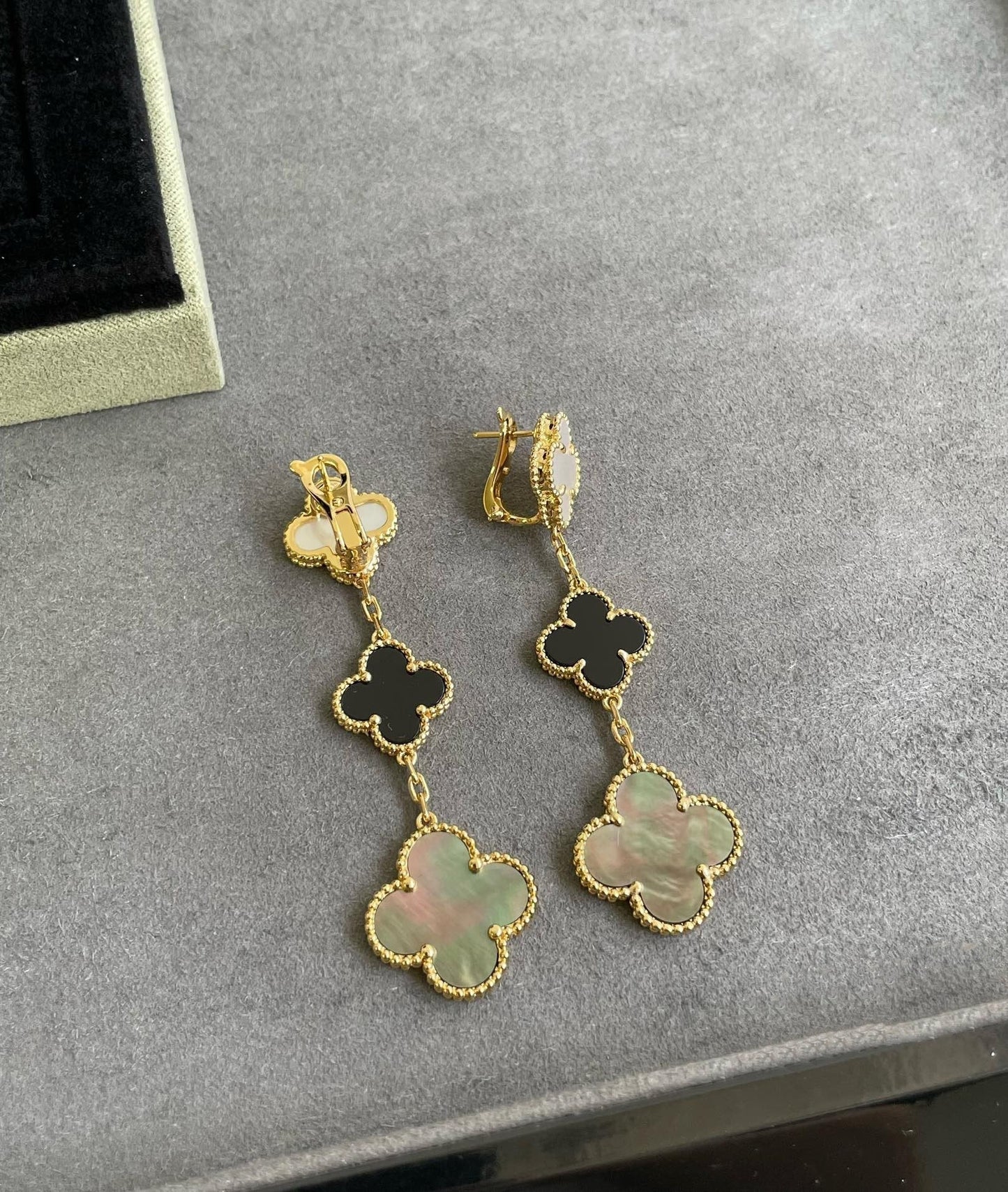 DIANA CLOVER 3 MOTIF MOP ONYX DARK MOP PINK GOLD EARRINGS