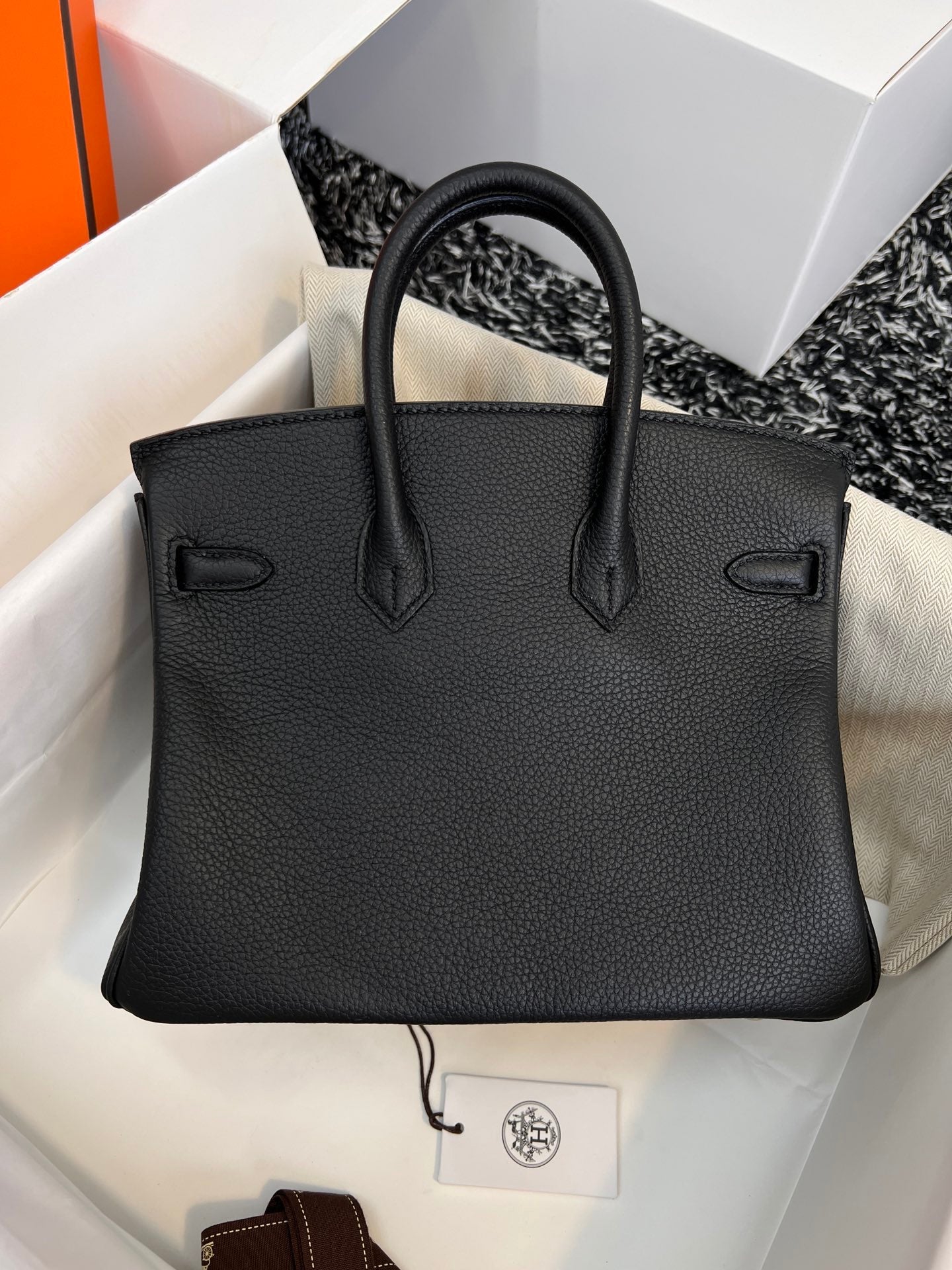 HM BIRKIN 25CM PIEL TOGO NEGRA CON HERRAJES PLATEADOS