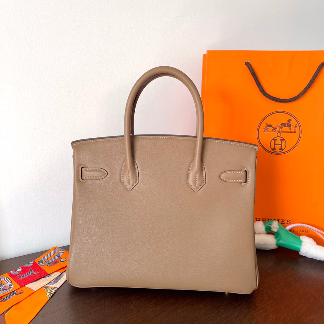 Sac HM Birkin 30 cm en cuir Swift beige, accessoires dorés