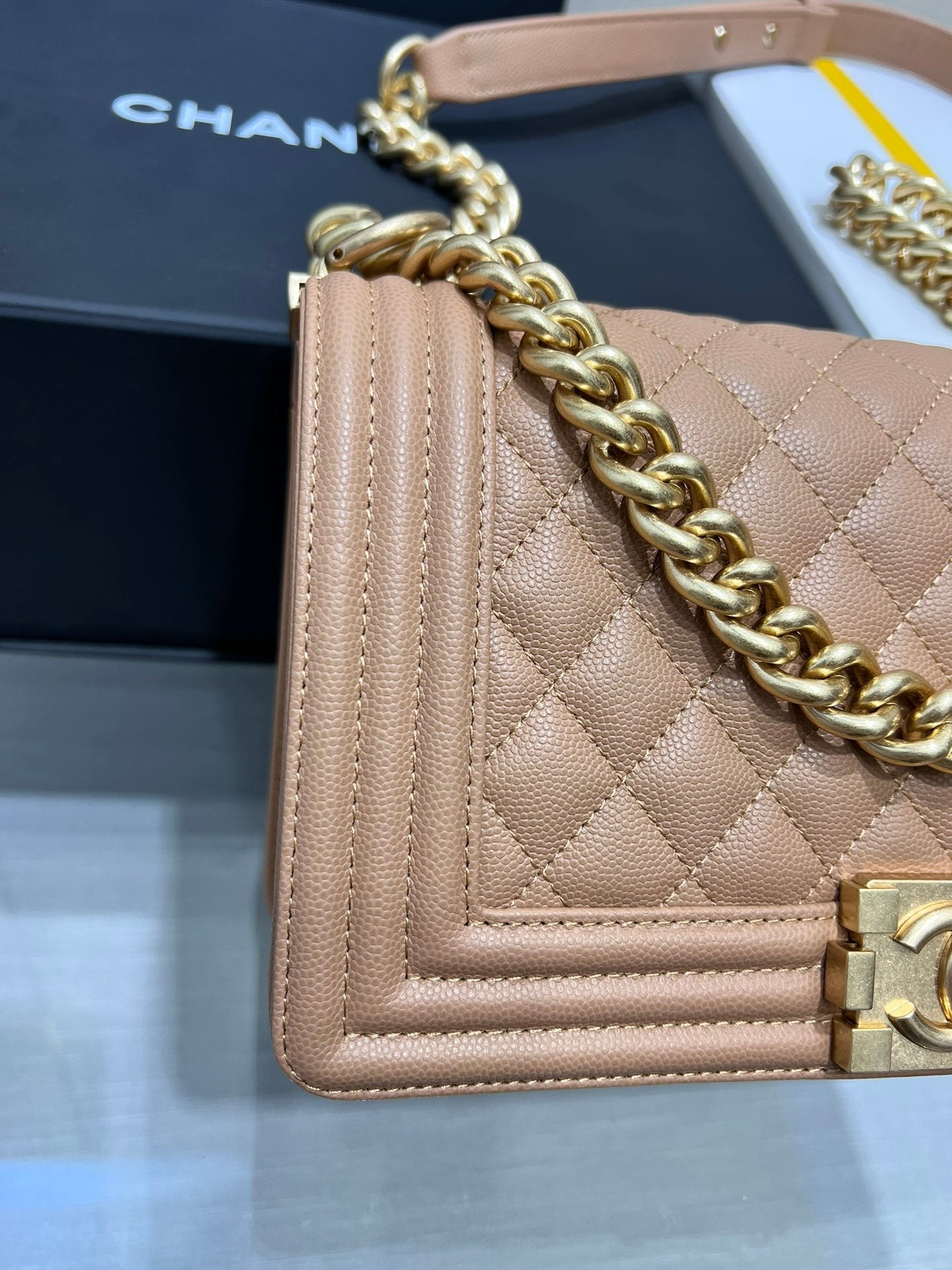 BOLSO NIÑO MEDIANO 25 MARRÓN CAVIAR DORADO HERRAMIENTAS