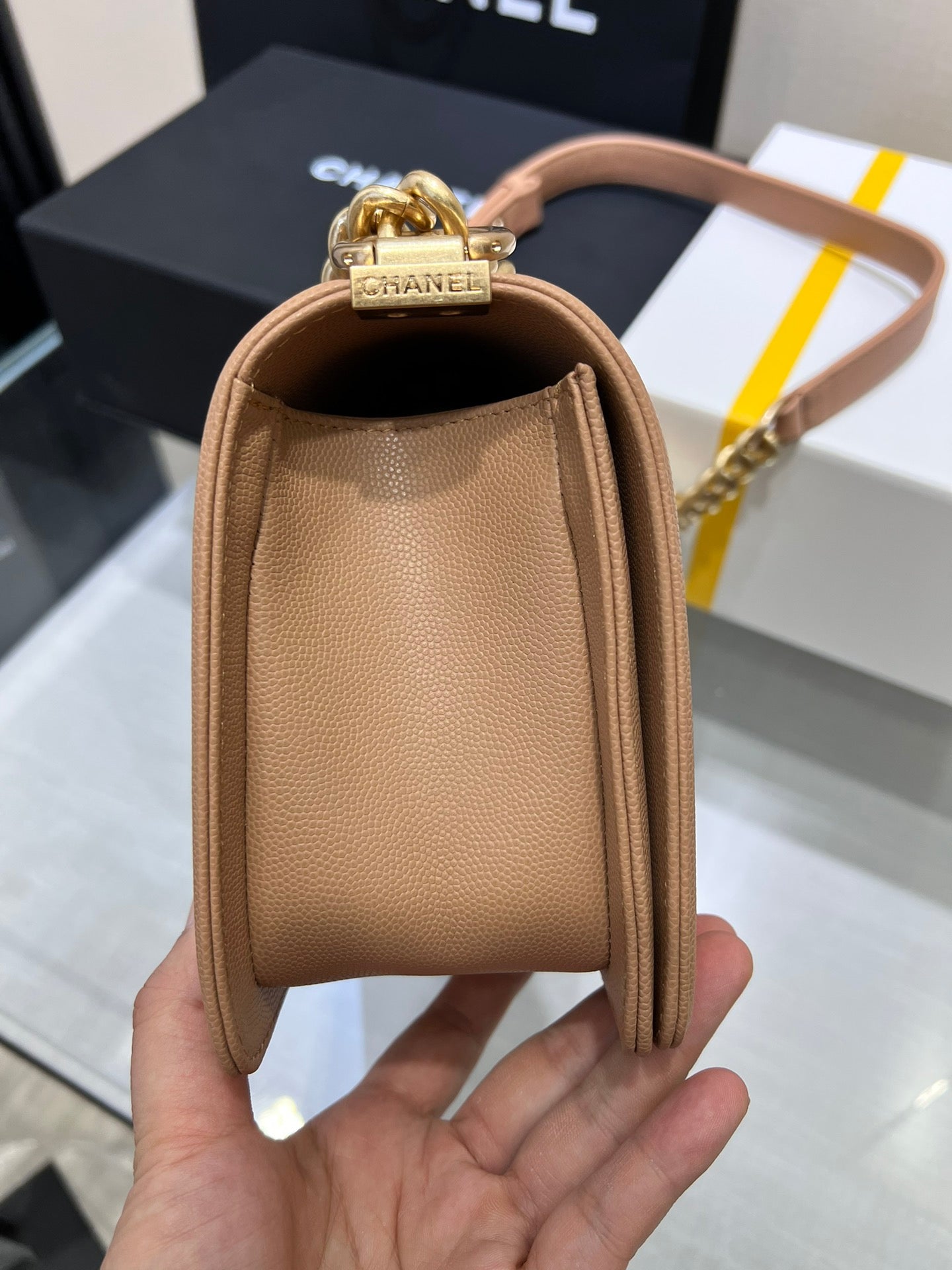 BOLSO NIÑO MEDIANO 25 MARRÓN CAVIAR DORADO HERRAMIENTAS
