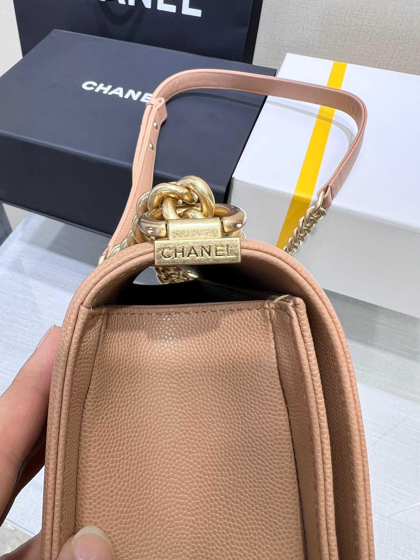 BOLSO NIÑO MEDIANO 25 MARRÓN CAVIAR DORADO HERRAMIENTAS