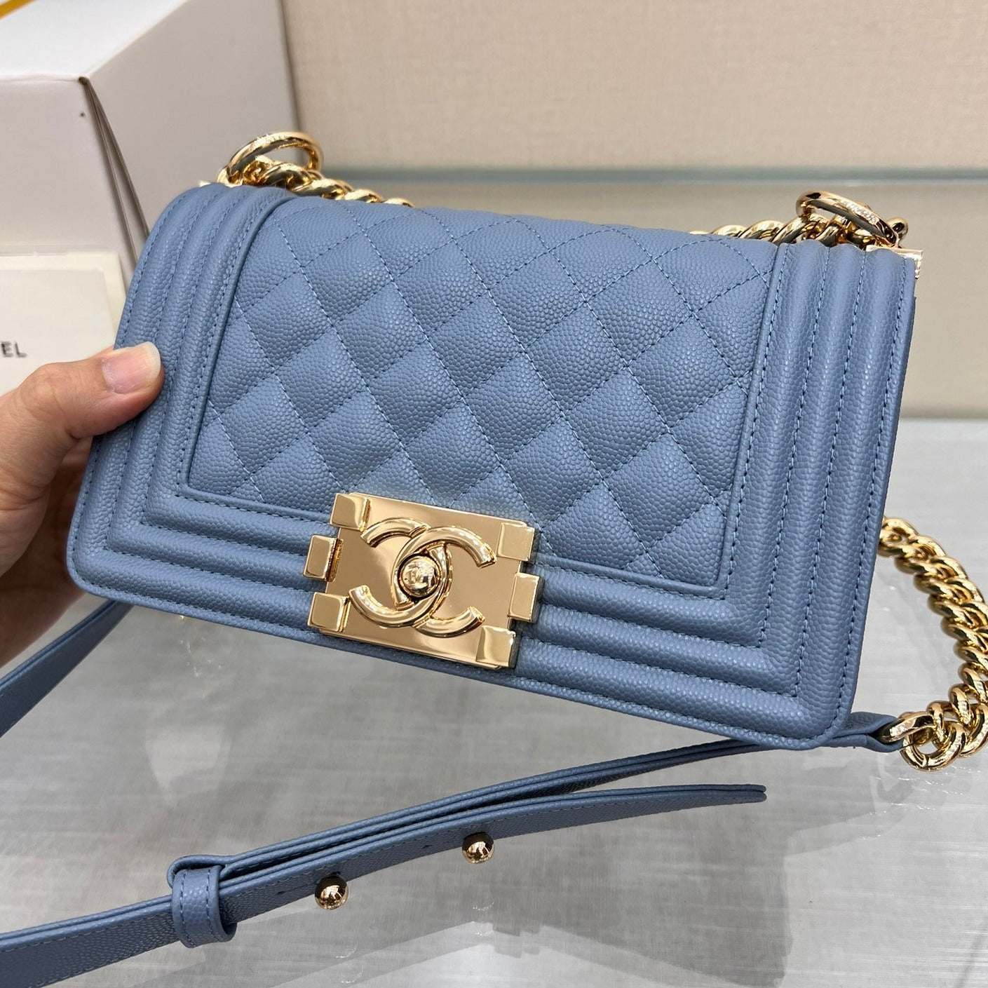 BOLSO NIÑO PEQUEÑO 20 AZUL CLARO CAVIAR DORADO HARDWARE