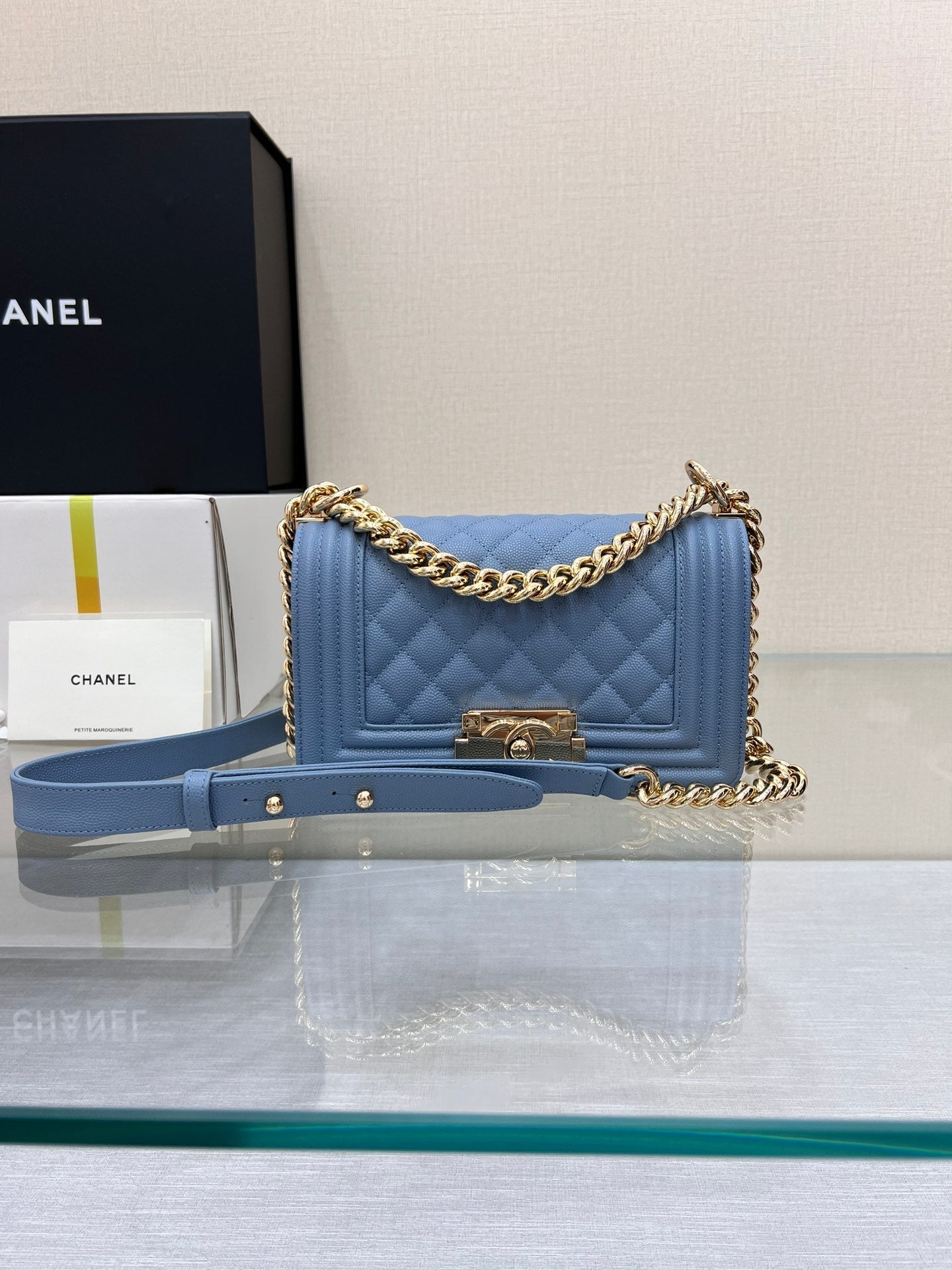 BOLSO NIÑO PEQUEÑO 20 AZUL CLARO CAVIAR DORADO HARDWARE