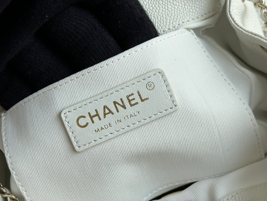 PETIT SAC À DOS 20,5 EN CUIR DE VEAU GRAINÉ BLANC